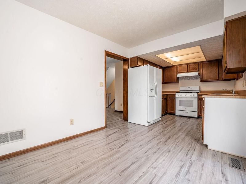 114 Corbins Mill Drive, Unit 4, Dublin, OH 43017 Photo 8