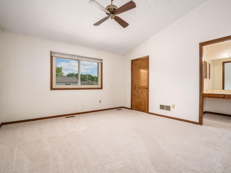 114 Corbins Mill Drive, Unit 4, Dublin, OH 43017 Photo 9