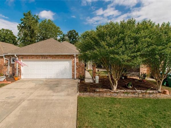 303 SECRET GARDEN Lane, Denham Springs, LA 70726