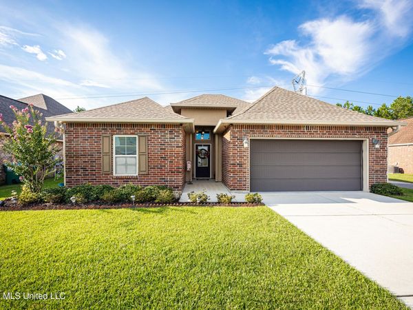 451 Palm Breeze Drive, Ocean Springs, MS 39564