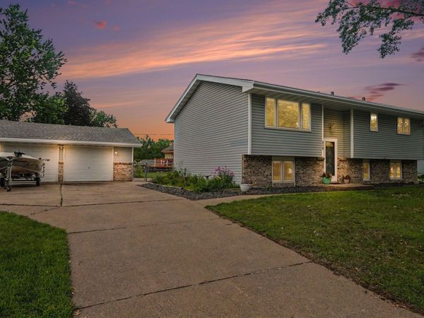 810 Sunny Lane, Anoka, MN 55303