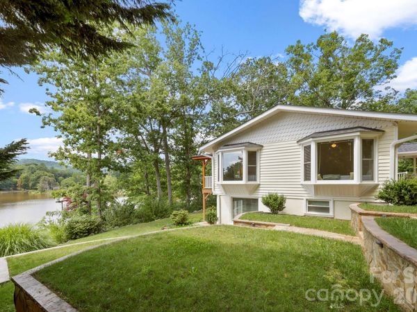 211 Rhododendron Avenue , Black Mountain, NC 28711