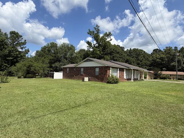 1307 Pinehurst Dr., Columbia, MS 39429