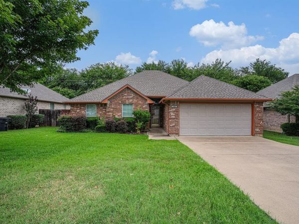 1307 Hyde Park Boulevard , Cleburne, TX 76033