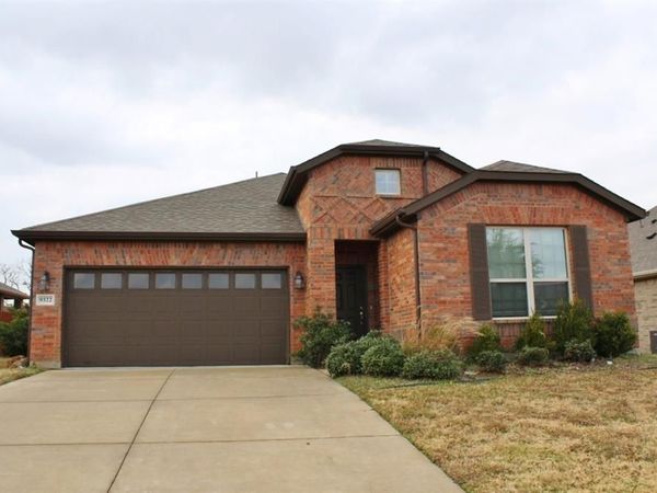 9322 Moon River Drive, Arlington, TX 76002