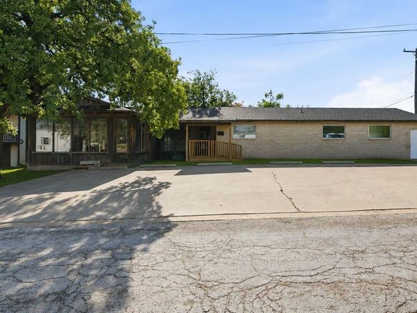 711 W Commerce Street , Eastland, TX 76448