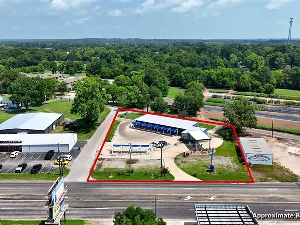 521 W Main Street , Chandler, TX 75758