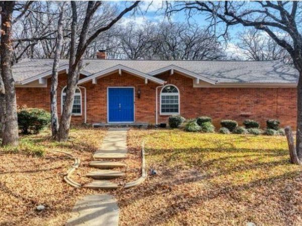 3801 Halifax Court , Arlington, TX 76013