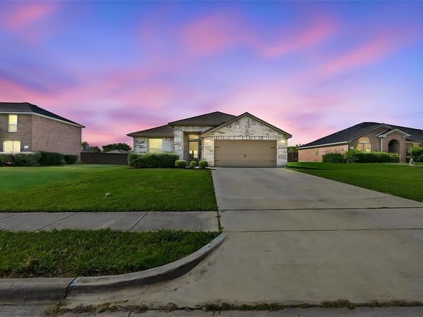 1558 Nottingham Drive , Lancaster, TX 75134