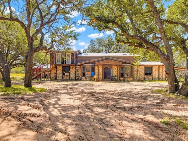 339 Shady Oaks Drive, Floresville, TX 78114