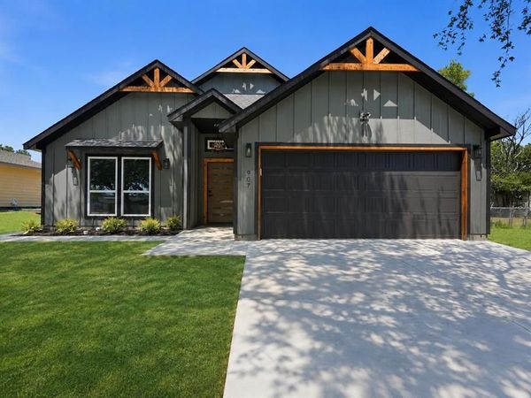 907 Renfro Drive, White Settlement, TX 76108