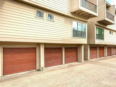7660 Skillman Street, Unit 401, Dallas, TX 75231