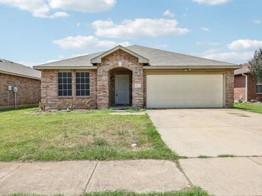 8832 Elk Creek Lane, Fort Worth, TX 76123