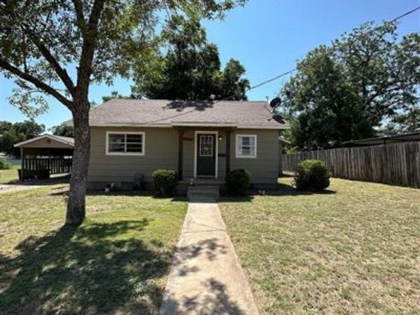 607 Fannin Street, Winters, TX 79567