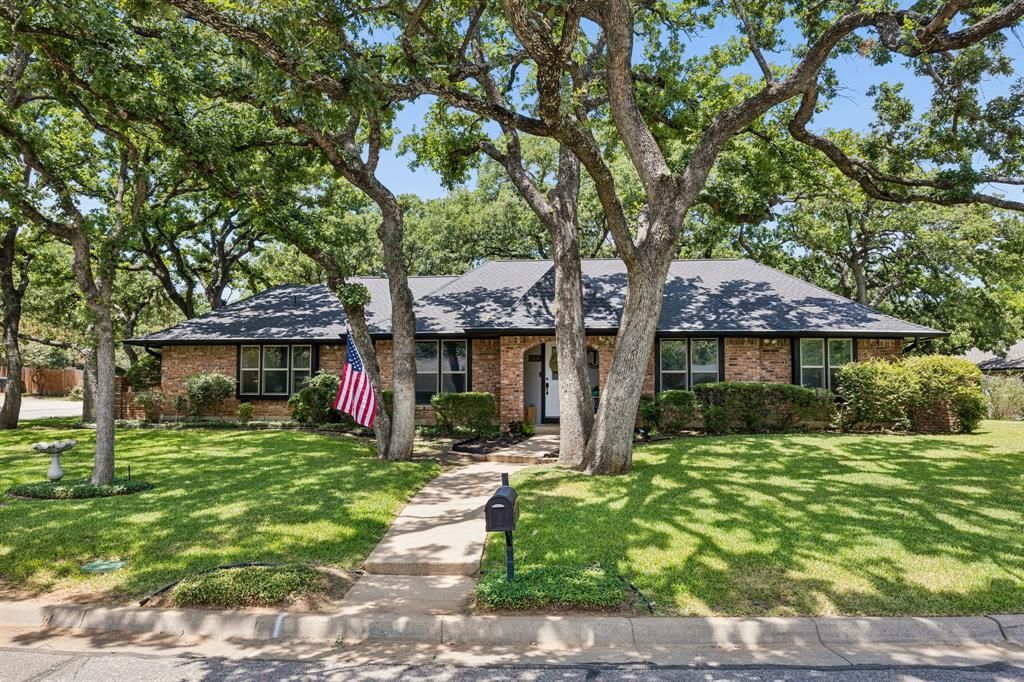 2814 Greenbrook Drive, Arlington, TX 76016 Main Photo