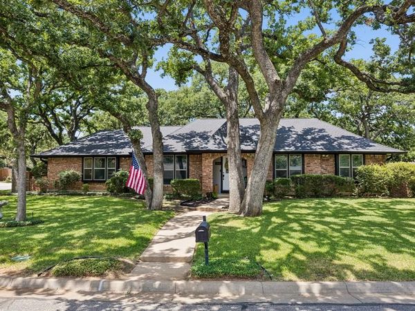 2814 Greenbrook Drive, Arlington, TX 76016