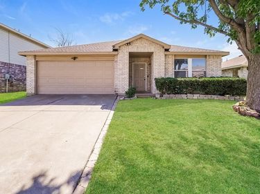 8717 Hunters Creek Drive, Fort Worth, TX 76123
