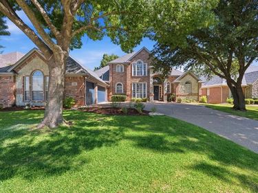 869 Thomas Crossing Drive , Fort Worth, TX 76028