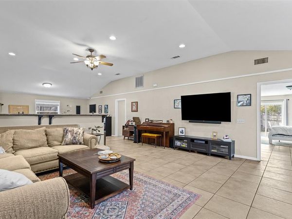 5117 Curzon Avenue, Fort Worth, TX 76107