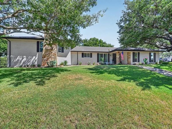 47 Bounty Road E, Benbrook, TX 76132