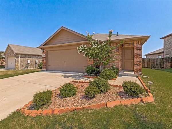 2425 Russell Street , Crandall, TX 75114