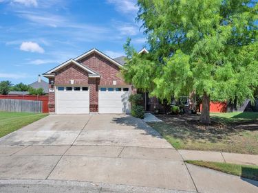 2225 Clairborne Drive, Fort Worth, TX 76177