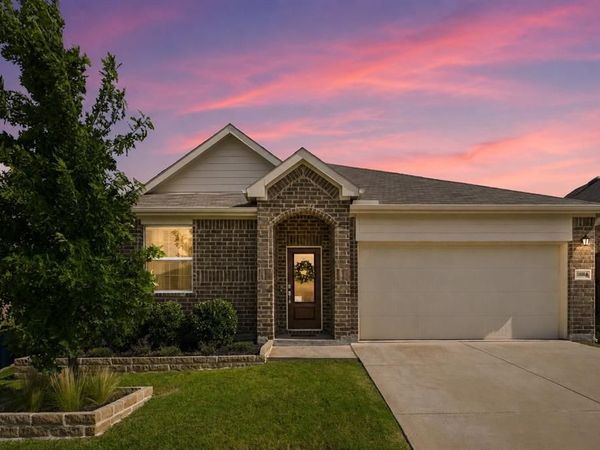 11600 Silver Queen Drive, Aubrey, TX 76227