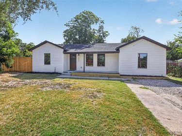 1004 Parker Street, Fort Worth, TX 76112