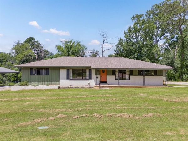 137 Gardner Drive , Palestine, TX 75803