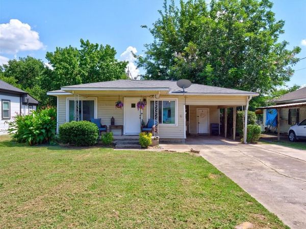 626 E South Street , Whitesboro, TX 76273