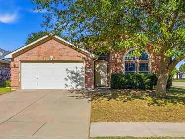 8377 Edgepoint Trail, Fort Worth, TX 76053