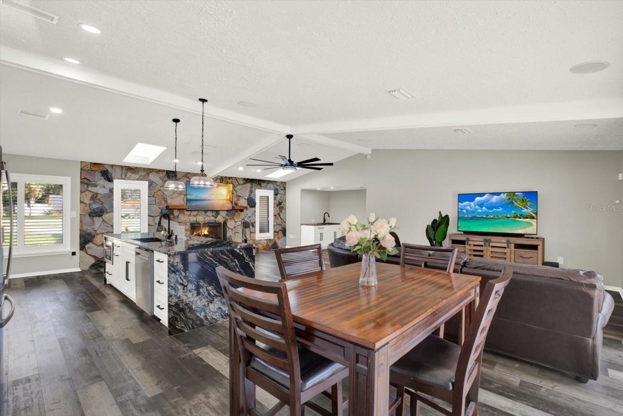 7487 River Country Drive, Weeki Wachee, FL 34607 Photo