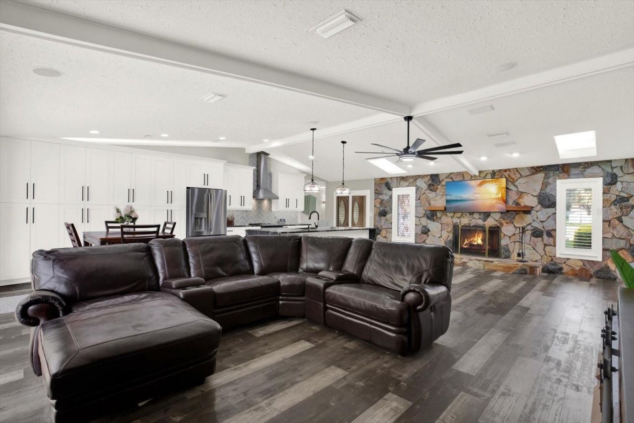 7487 River Country Drive, Weeki Wachee, FL 34607 Photo