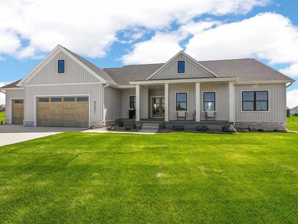 5501 Silver Ridge Rd, Marion, IA 52302