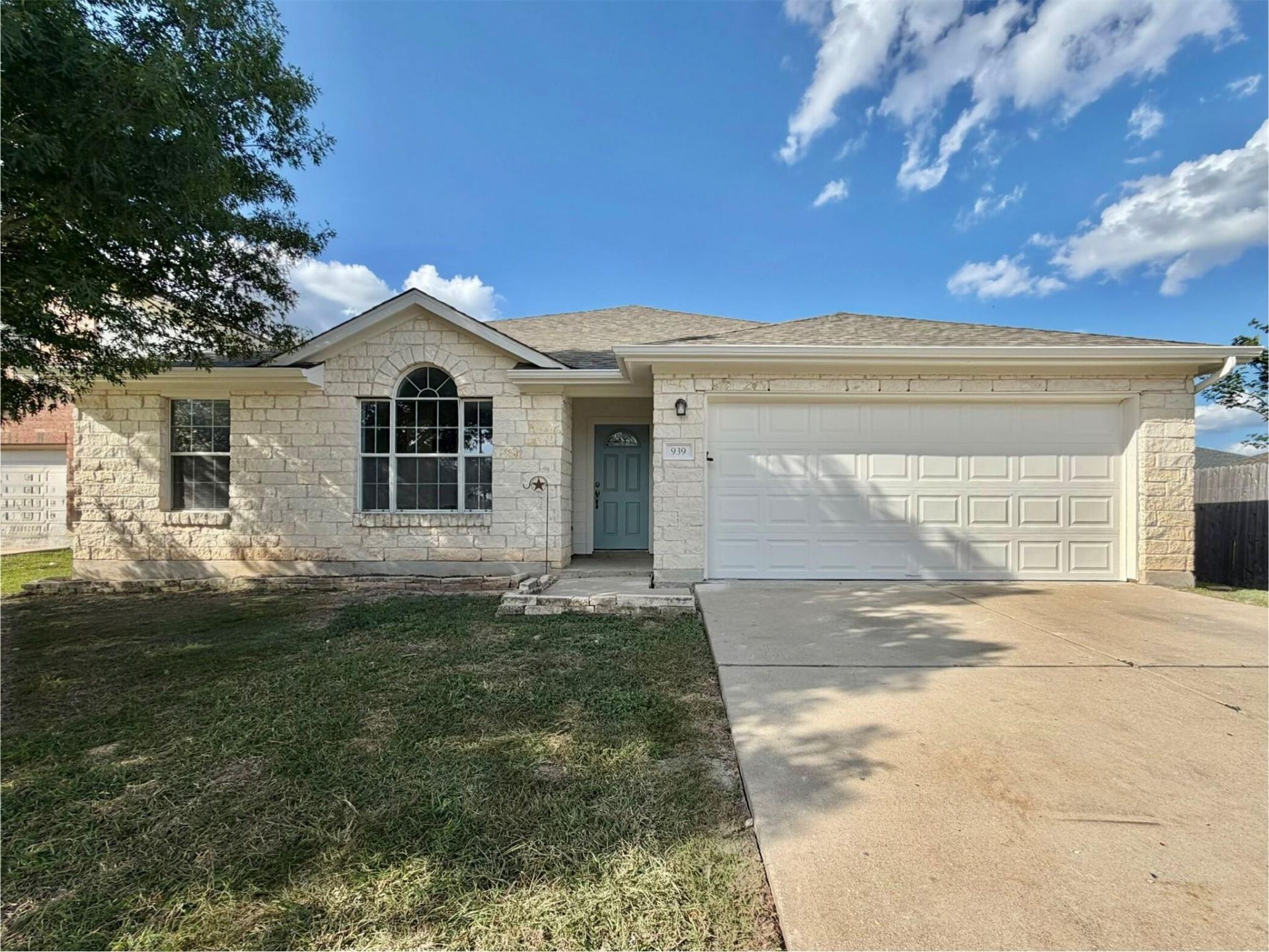 939 Dark Horse Ln, Buda, TX 78610 Main Photo