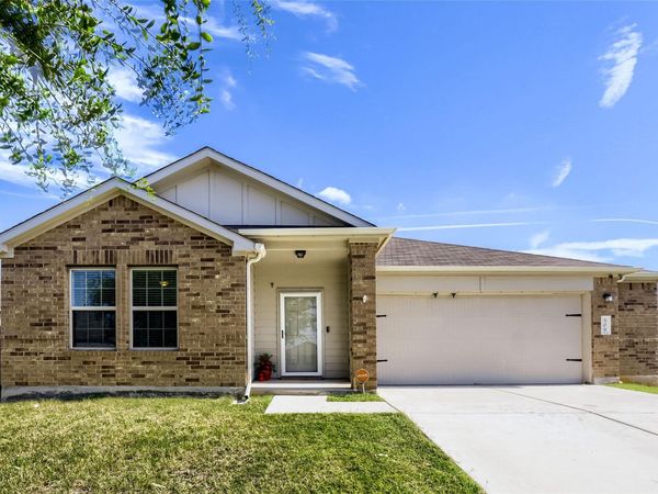 309 Colthorpe LN, Hutto, TX 78634