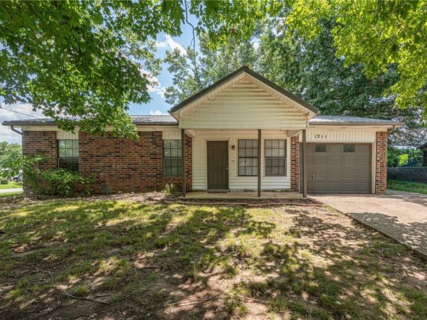 1211 Walnut Place , Elkins, AR 72727