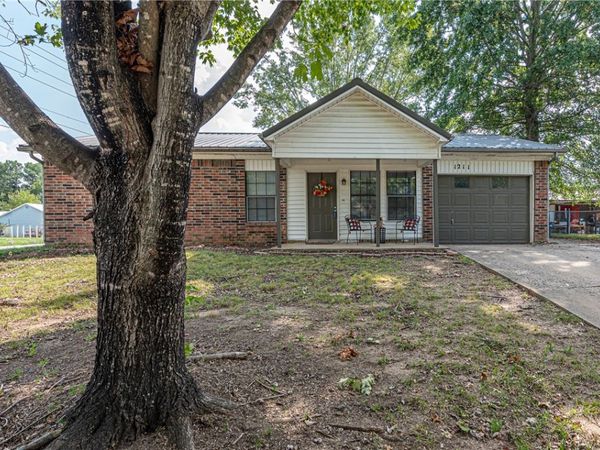 1211 Walnut Place, Elkins, AR 72727