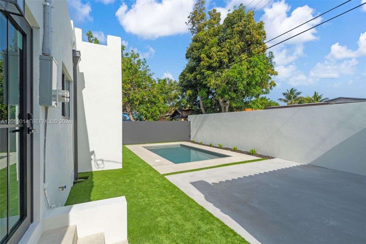 1760 SW 16th Ter, Miami, FL 33145 Photo