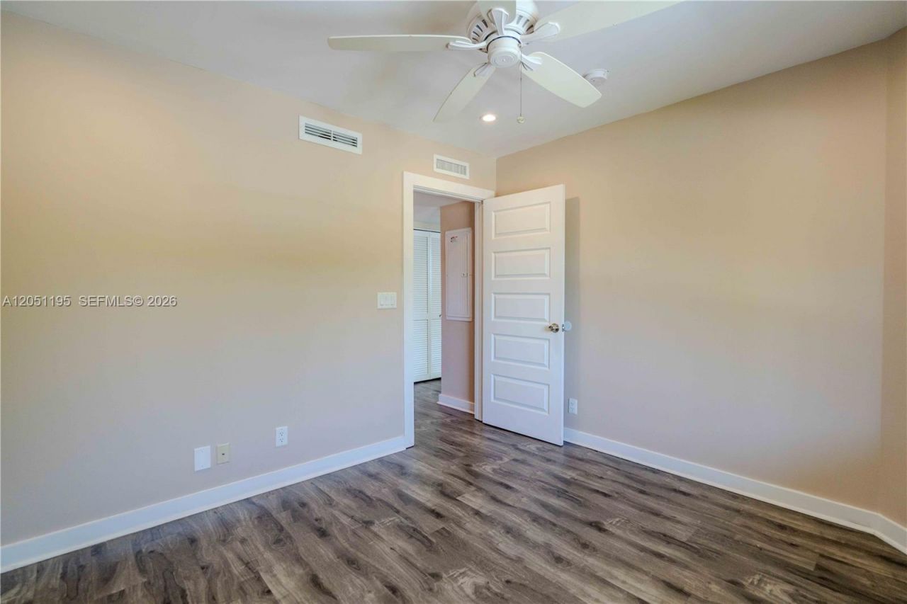 2400 NE 26th St , Unit 8, Fort Lauderdale, FL 33305 Photo