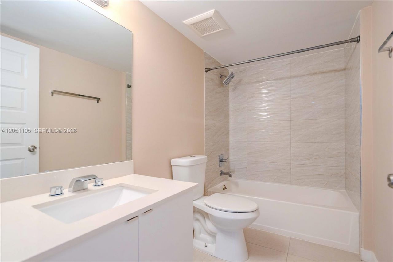2400 NE 26th St , Unit 8, Fort Lauderdale, FL 33305 Photo