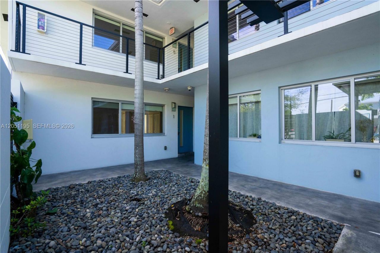 2400 NE 26th St , Unit 8, Fort Lauderdale, FL 33305 Photo