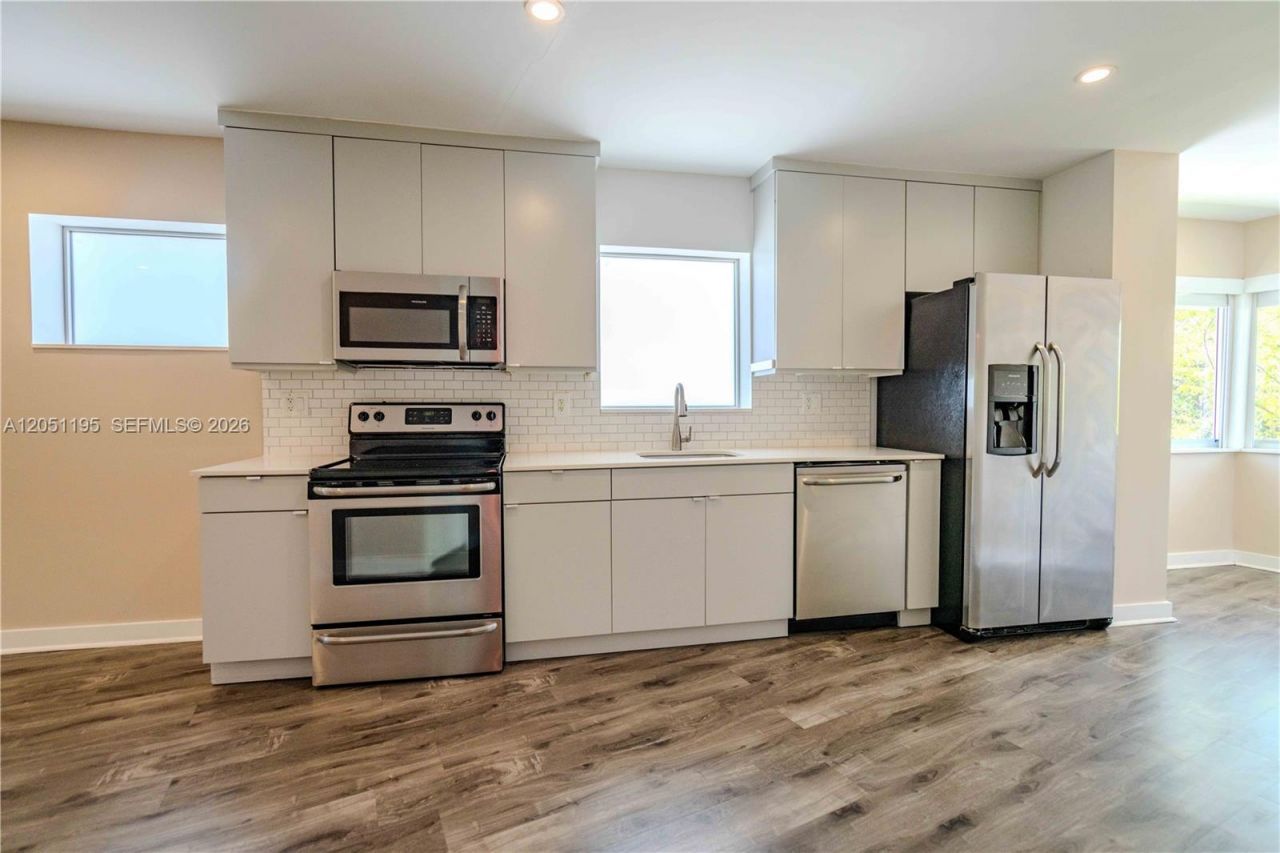2400 NE 26th St , Unit 8, Fort Lauderdale, FL 33305 Photo
