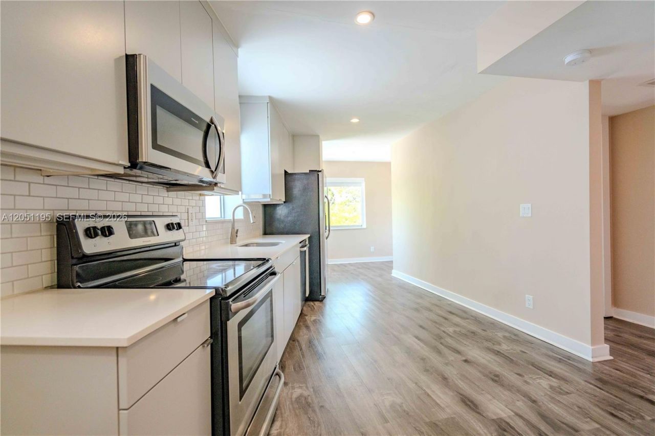 2400 NE 26th St , Unit 8, Fort Lauderdale, FL 33305 Photo