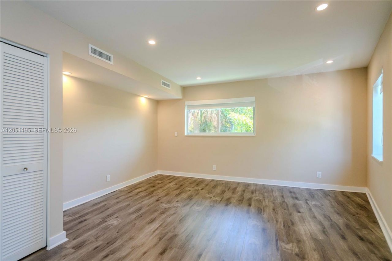 2400 NE 26th St , Unit 8, Fort Lauderdale, FL 33305 Photo