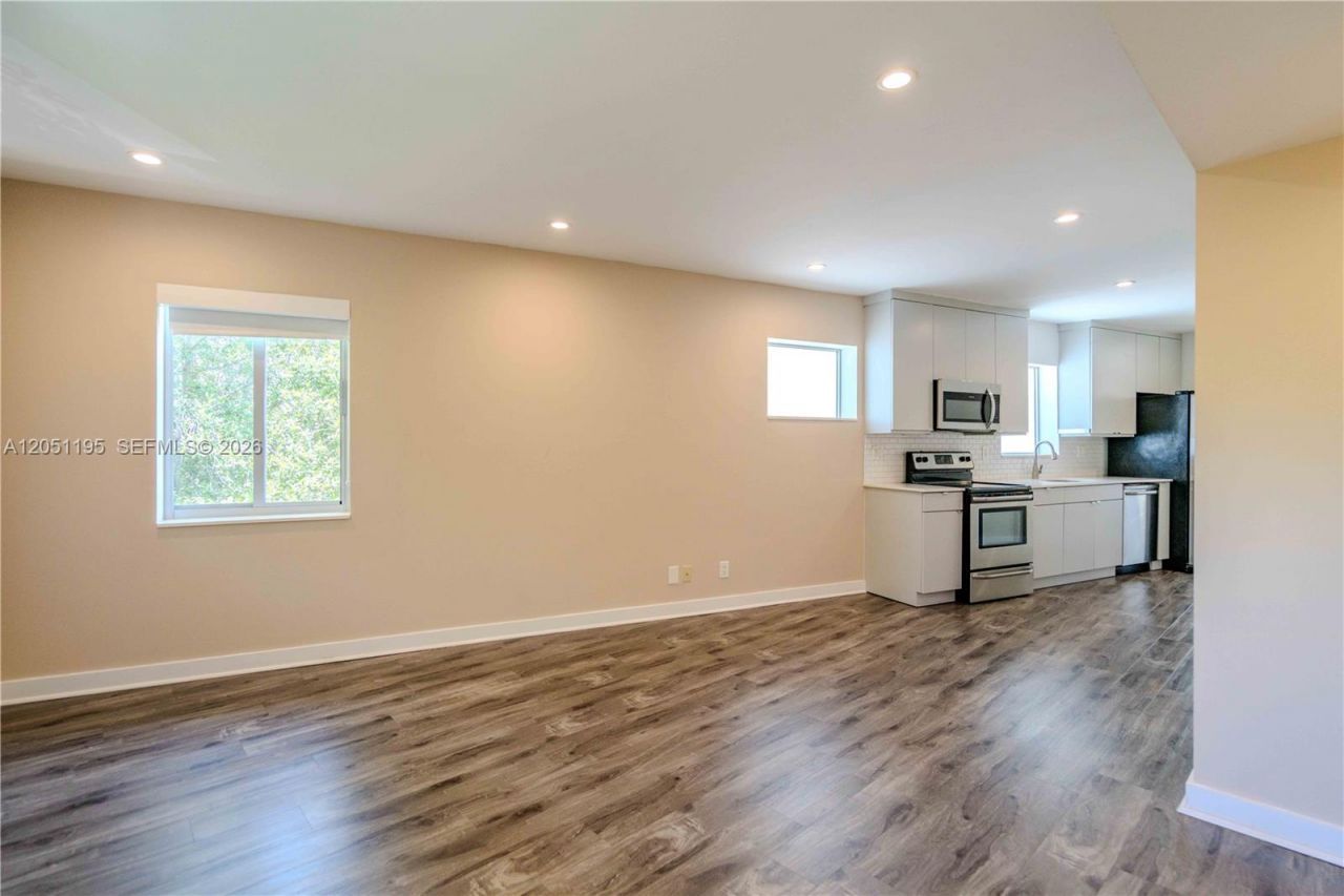 2400 NE 26th St , Unit 8, Fort Lauderdale, FL 33305 Photo