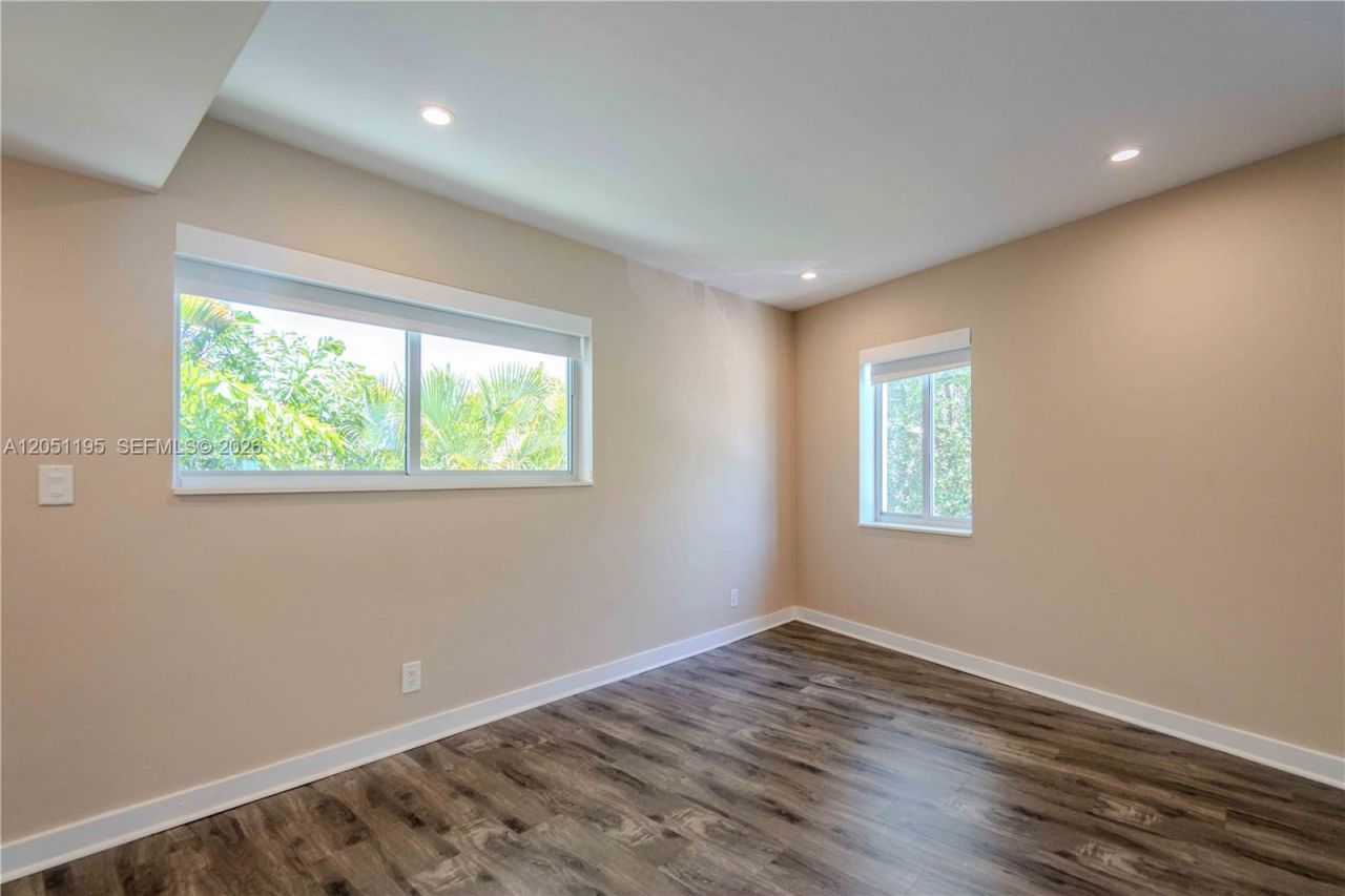 2400 NE 26th St , Unit 8, Fort Lauderdale, FL 33305 Photo