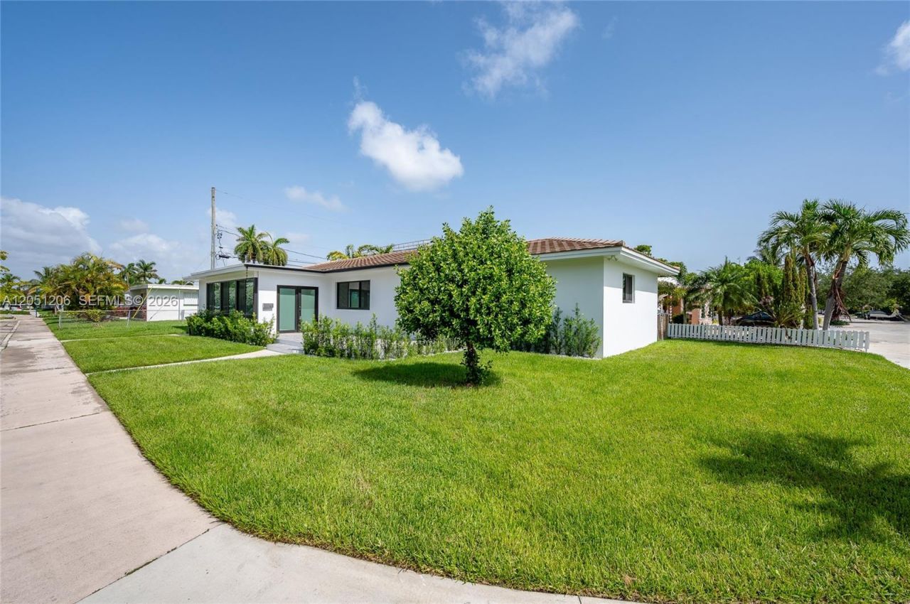 1621 S Treasure Dr, North Bay Village, FL 33141 Photo