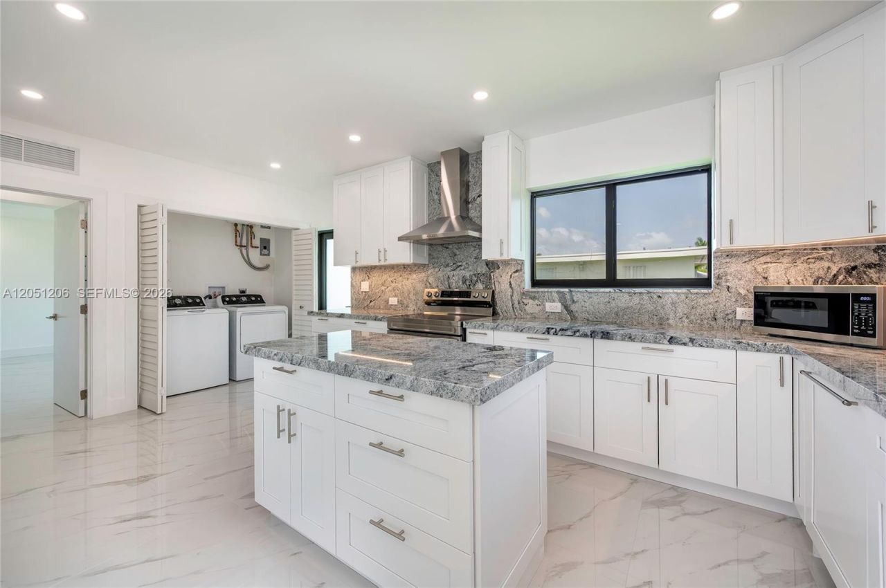1621 S Treasure Dr, North Bay Village, FL 33141 Photo