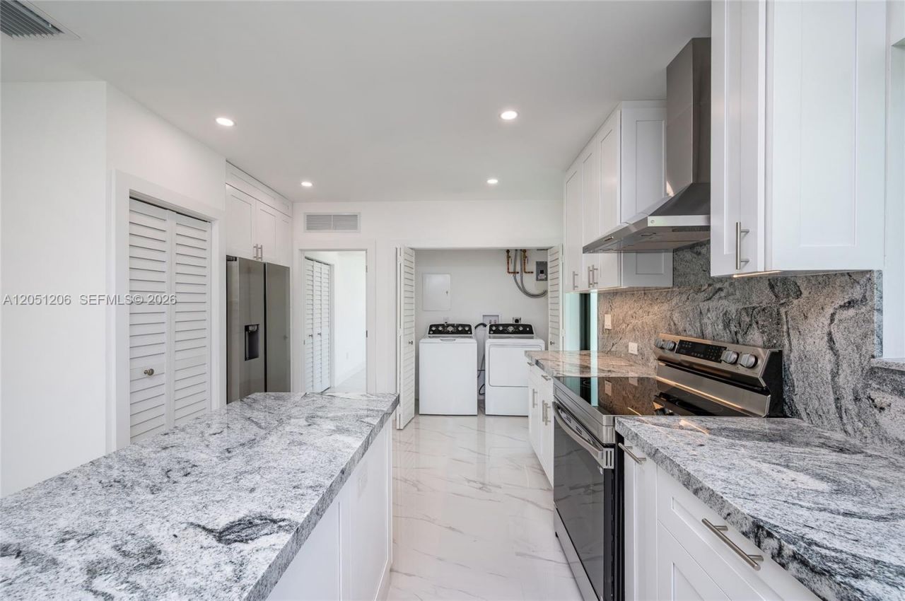 1621 S Treasure Dr, North Bay Village, FL 33141 Photo